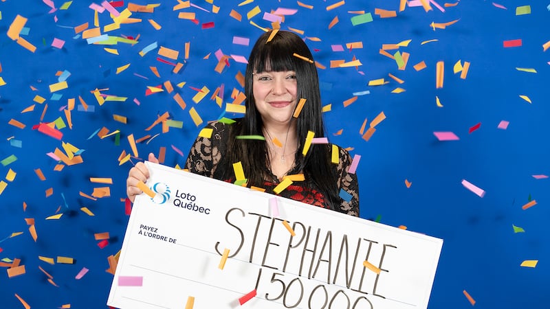 Gold bar-winning scratch ticket almost thrown out by Quebec winner