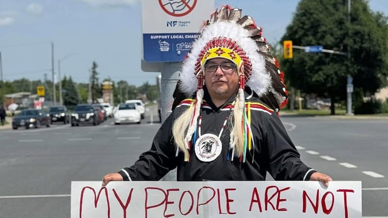 Niagara Falls mayor apologizes after former city official claims Kashechewan First Nation evacuees hurting tourism