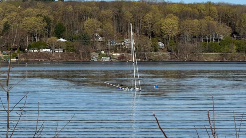 Sinking sailboat ‘secured’ near Penetanguishene’s Discovery Harbour
