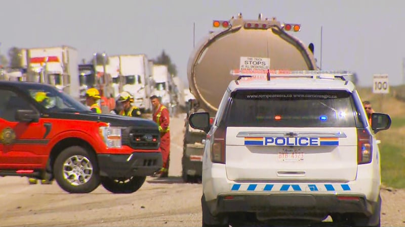 Alberta highway crash sends adult, child to hospital