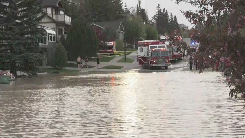 Watermain break causes major flood in southwest Calgary