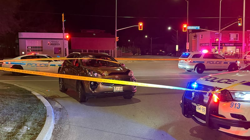 Two pedestrians struck by driver of vehicle in Mississauga, one in critical condition