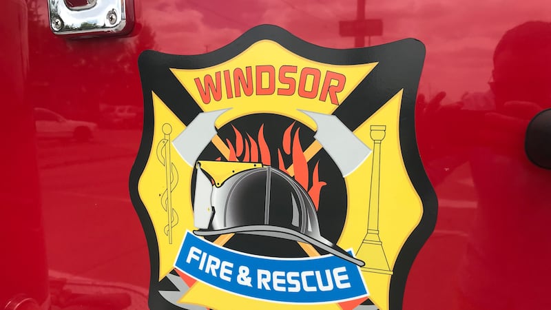 Windsor Fire crews battle blaze on Dougall Avenue