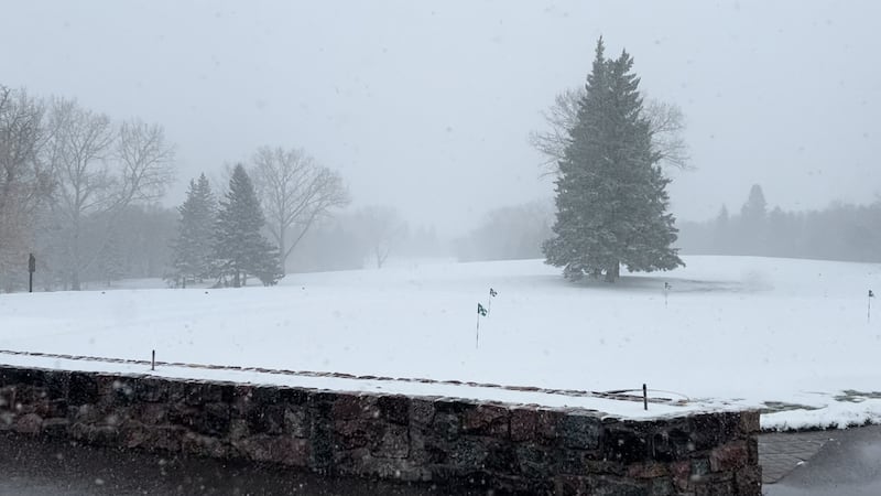 ‘It’s depressing’: Spring snow cancels long-weekend golf tournament in Prince Albert