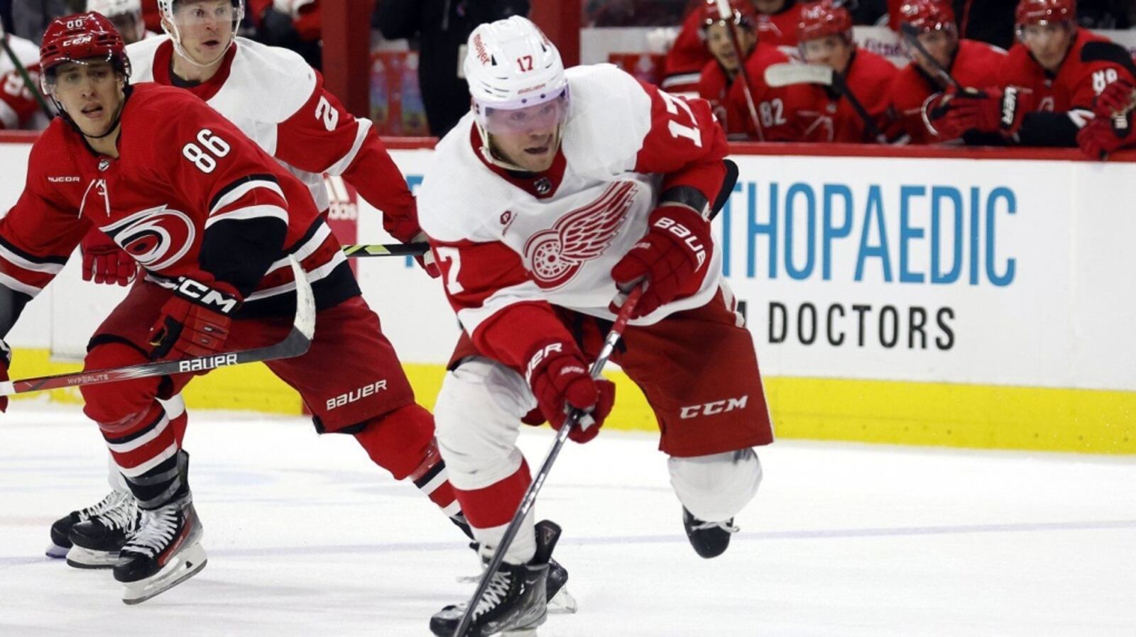 Vancouver Canucks sign forward Daniel Sprong to one-year contract
