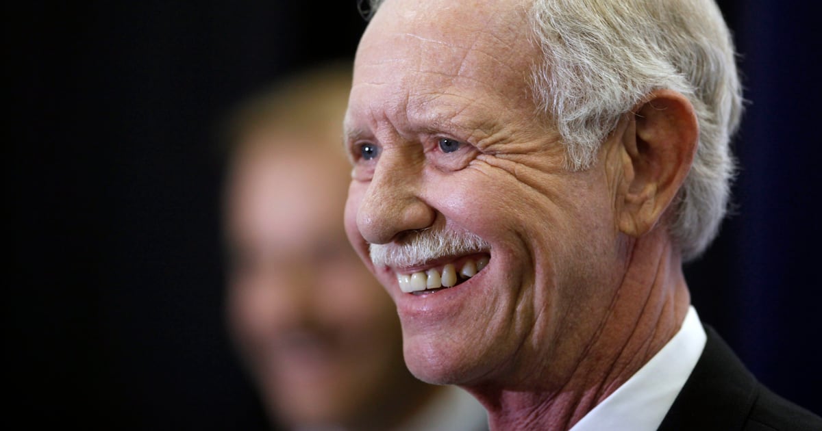Miracle on the Hudson pilot Sully Sullenberger announces Alzheimer’s ...