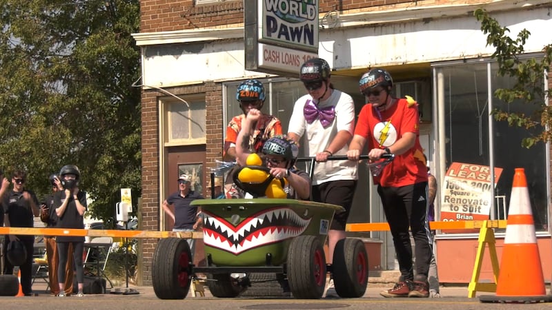 First annual bathtub races held at Saskatoon community festival