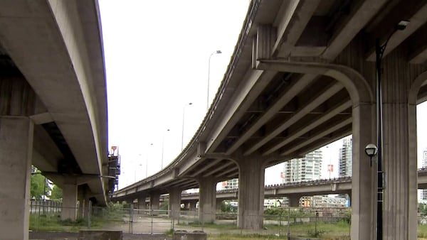 Georgia Viaduct closing for construction crane removal