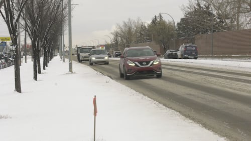 Snowy road conditions in Edmonton, Alta. on Nov. 28, 2025. (Sean McClune/CTV News Edmonton)