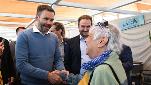 Quebec voters bring issues like economy, language and health to advance polling