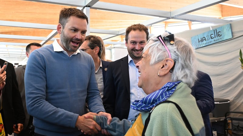 Quebec voters bring issues like economy, language and health to advance polling