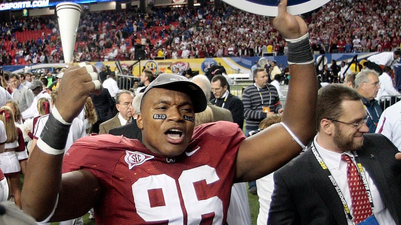 Former college star allegedly used makeup, wigs to impersonate NFL players to commit fraud