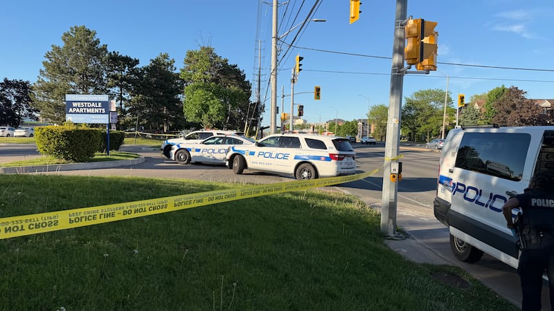 Dispute in Mississauga sends 2 youths to hospital