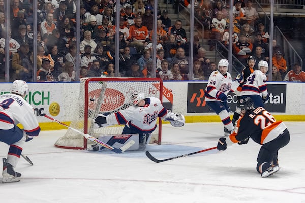 Schlenker stands strong as Pats hold on to even series with 4-2 win over Tigers in Game 2