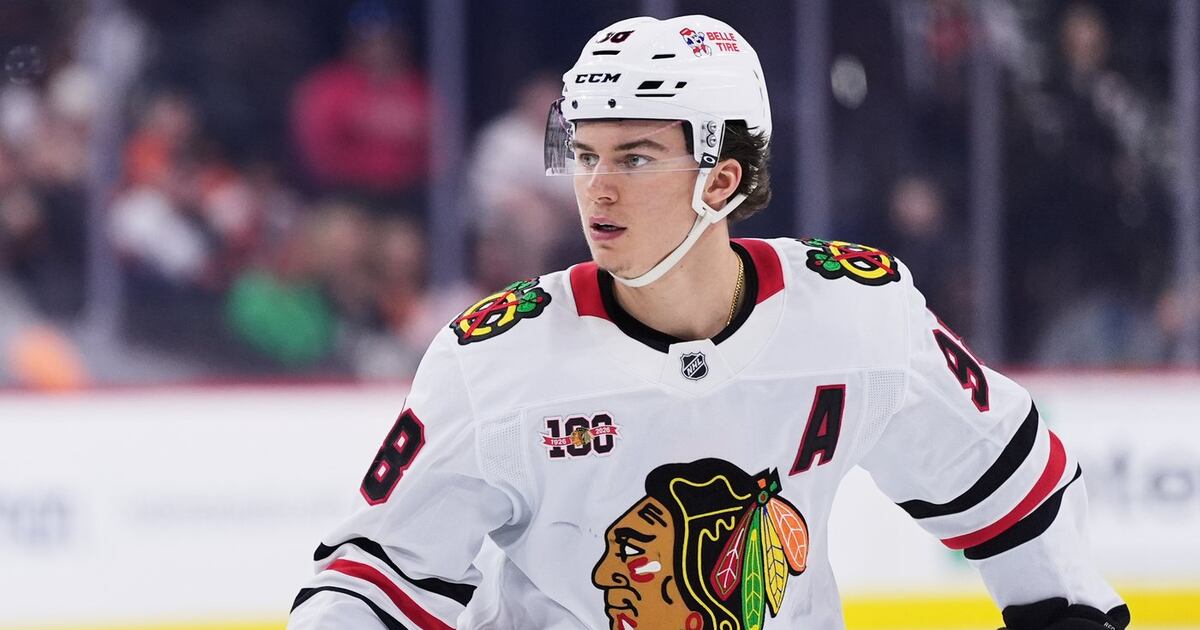 Blackhawks-Center Connor Bedard wird zweitjüngster Kapitän der ...