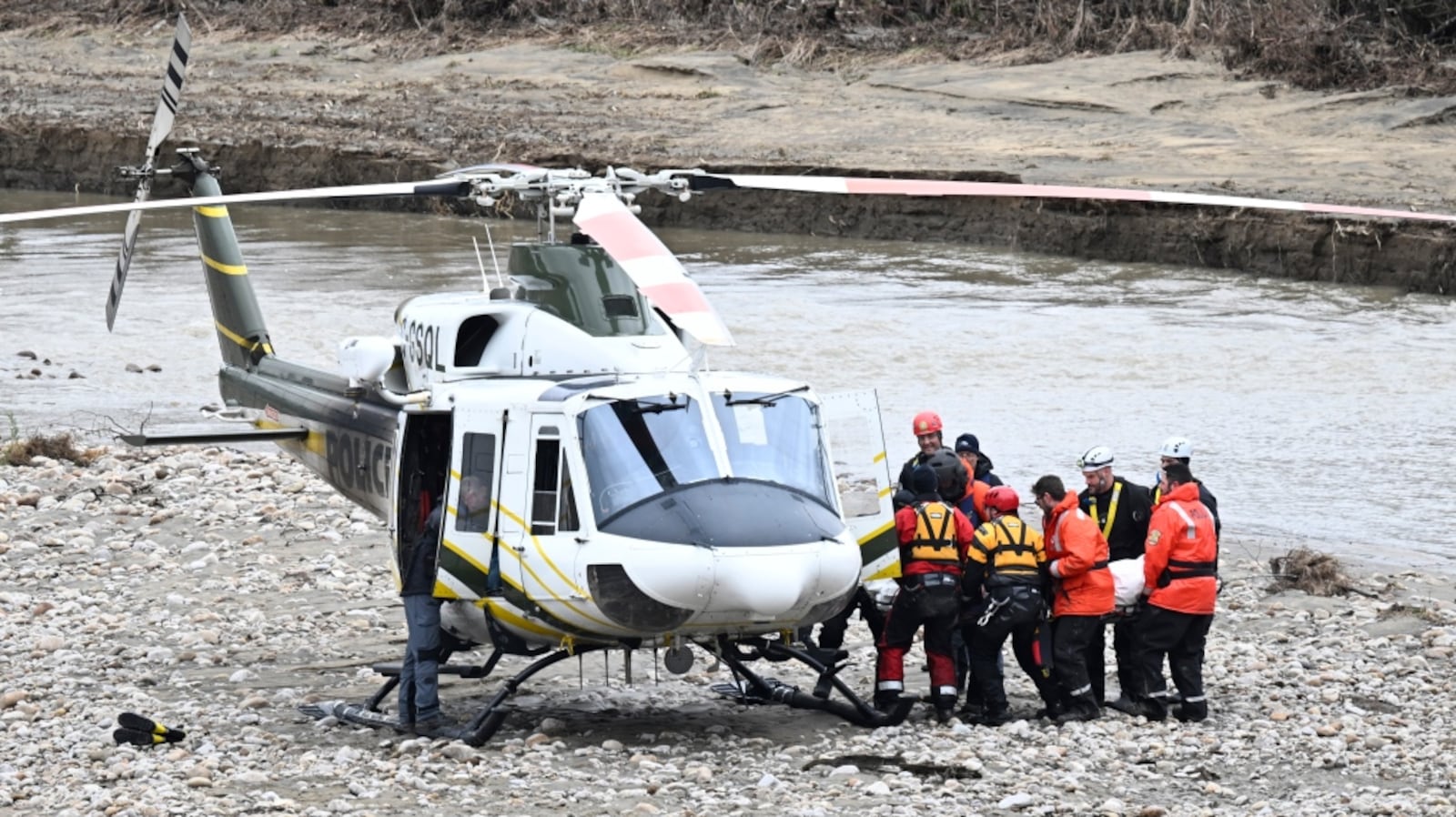Quebec firefighters who died in 2023 flood lacked training, equipment ...