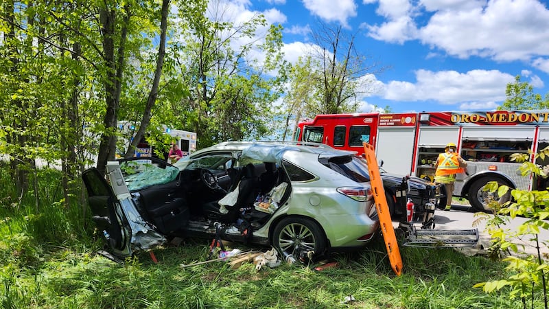 One person trapped after two-vehicle crash in Oro-Medonte