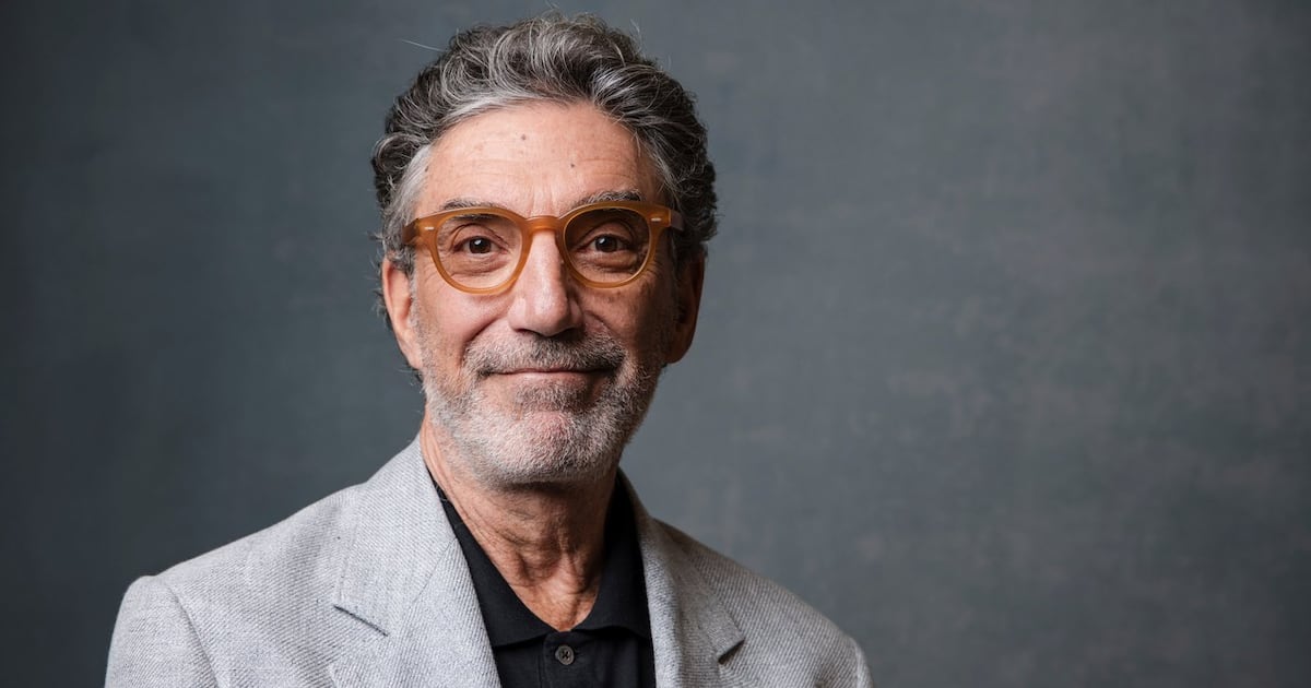 Chuck Lorre spricht in seinen Memoiren „Sitcom“ offen über Erfolge ...