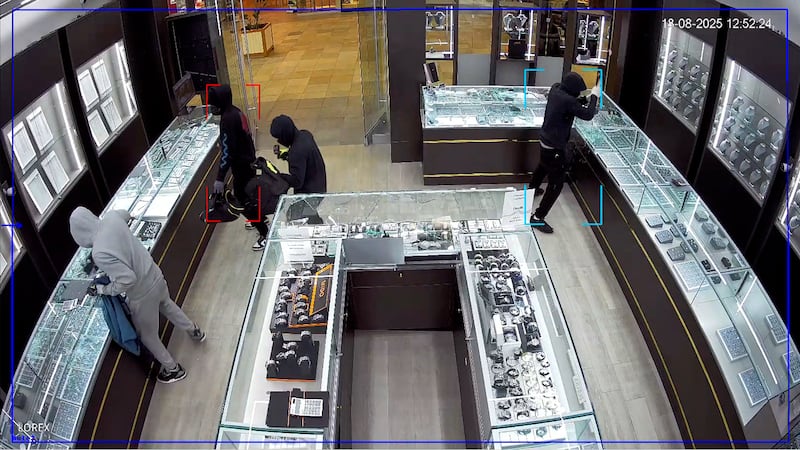 Fourth Barrie mall jewelry store thief pleads guilty in Aug. 2025 smash-and-grab