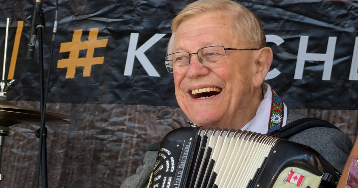 Walter Ostanek, Kanadas 91-jähriger Polka-König, spielt sein letztes ...