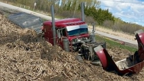 Video captures transport driving into ditch to avoid Hwy. 69 collision