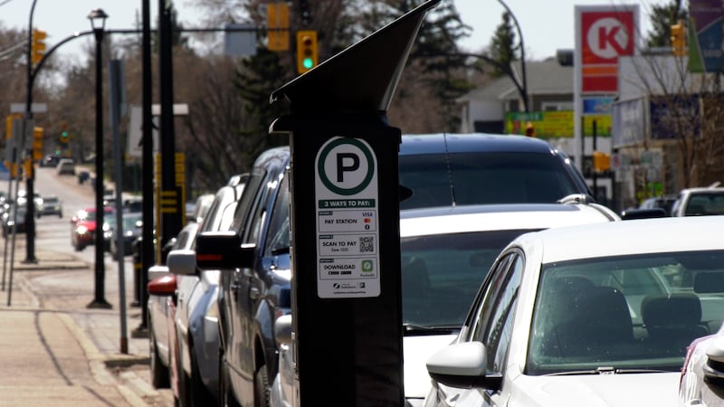 Saskatoon pilot project to remove most Sutherland parking pay stations