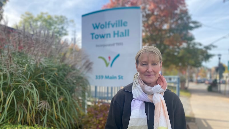 ‘Tragic’: Wolfville, N.S., mayor says community is keeping strong after fatal collision