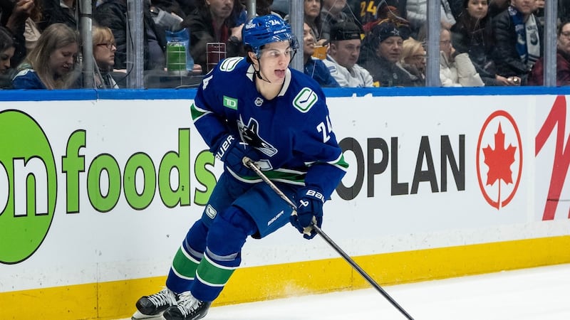 Canucks sign Zeev Buium to 8-year, $75M contract