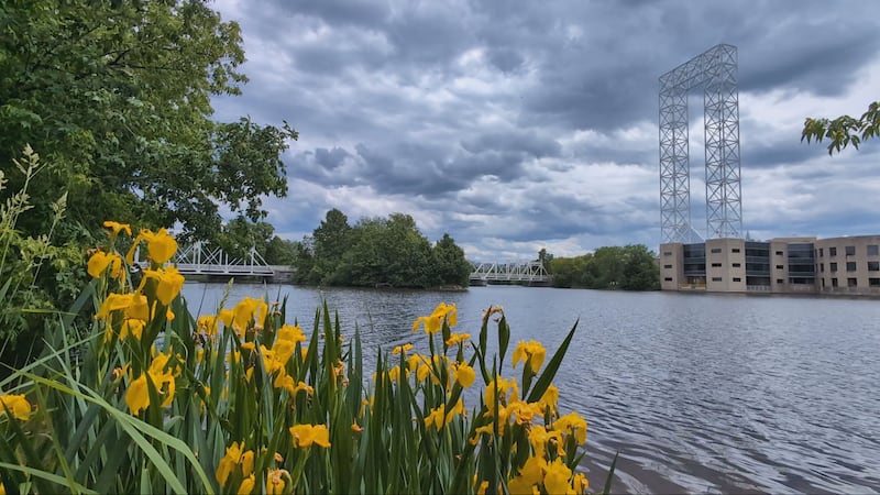 Showers continue but heat subsides in the capital on Sunday