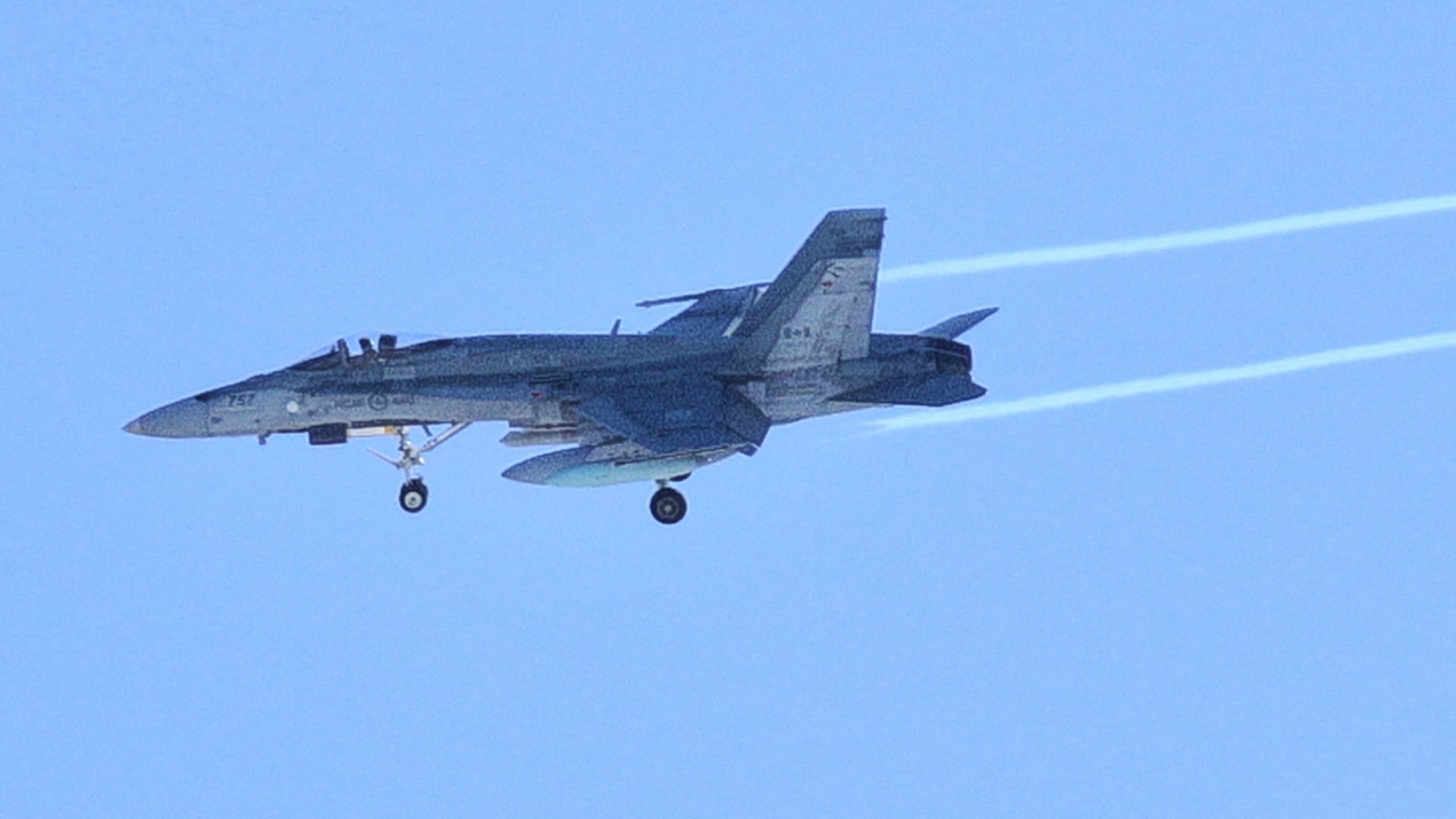 CF-18 to fly over Ottawa for Canadian Tulip Festival opening ceremony