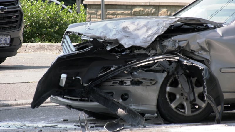 Crash closes section of Springbank Drive in west London