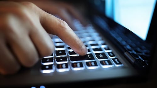 Thousands report issues with office email software in Canada