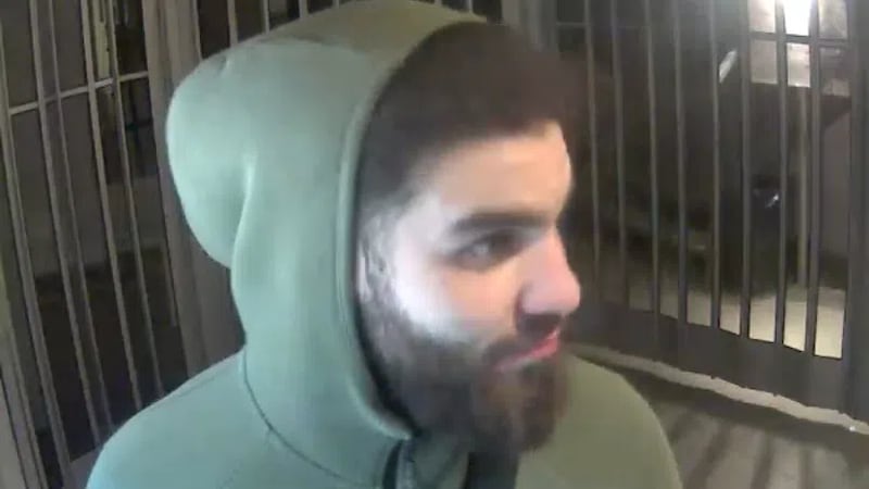 Laval police seek suspect posing as officer in gold jewelry and credit card scheme