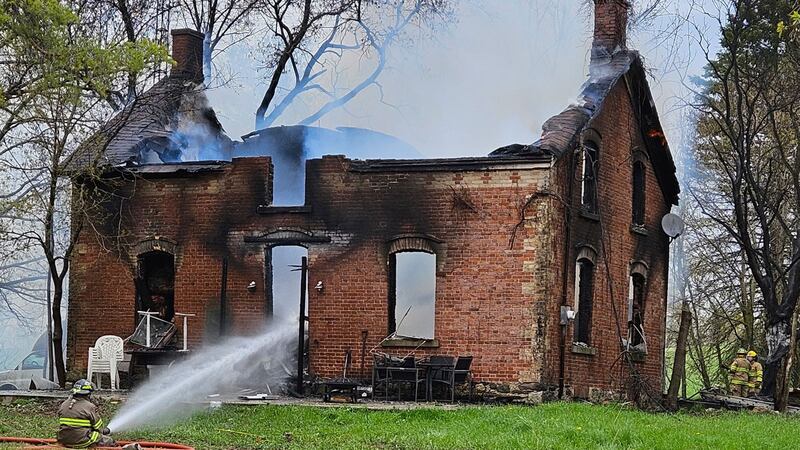 Fire at abandoned building in Erin closed Trafalgar Road