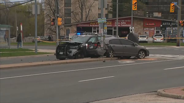 SIU investigating Etobicoke car crash that injured Toronto cop, 2 others