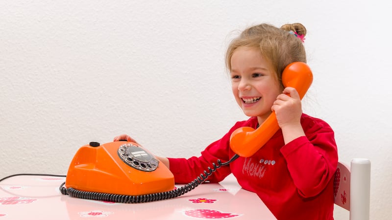 Are ‘tattle phones’ a good idea? Here’s what experts say.