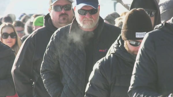 Alberta separatists rally for independence, collecting signatures in Calgary