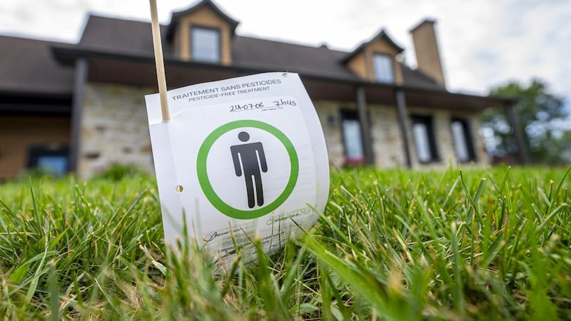 Industry group drops legal challenge of pesticides rules in Quebec municipalities