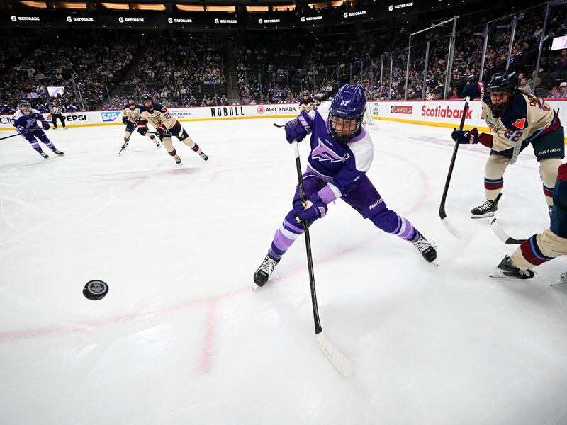 Sidney Morin's 2 goals, Kelly Pannek's empty-netter help Frost beat Victoire 3-1 to force Game 5
