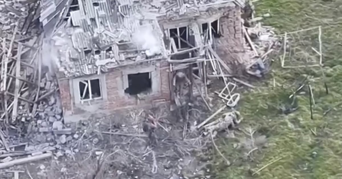 Video shows 4 captive Ukrainian troops killed by men identified as Russian ...