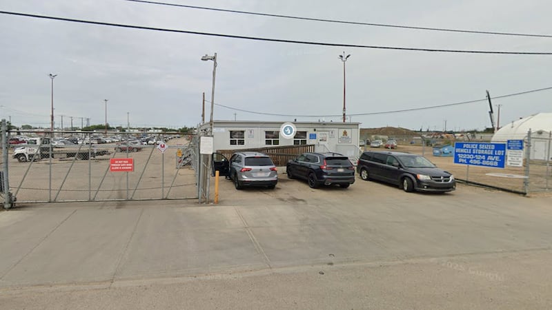 560 vehicles waiting to be impounded at Edmonton police tow lot: councillor