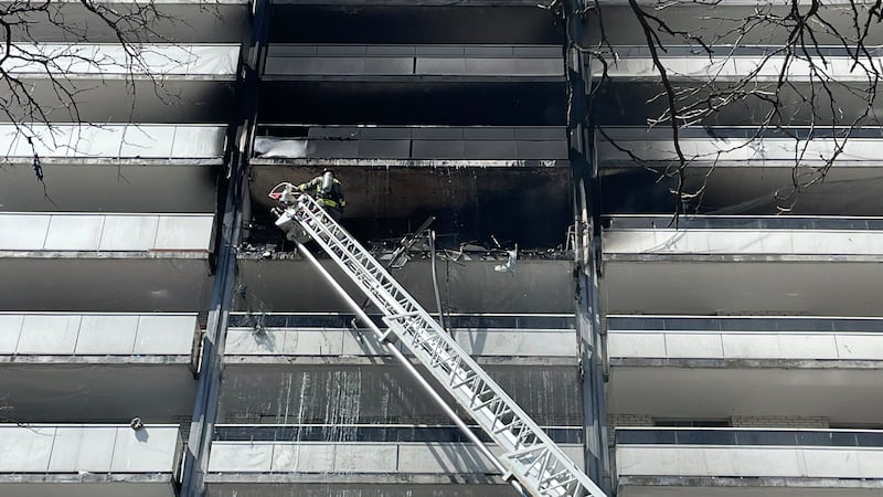 Fire chief ‘grateful’ no one hurt after lithium-ion battery fire erupts in downtown Toronto