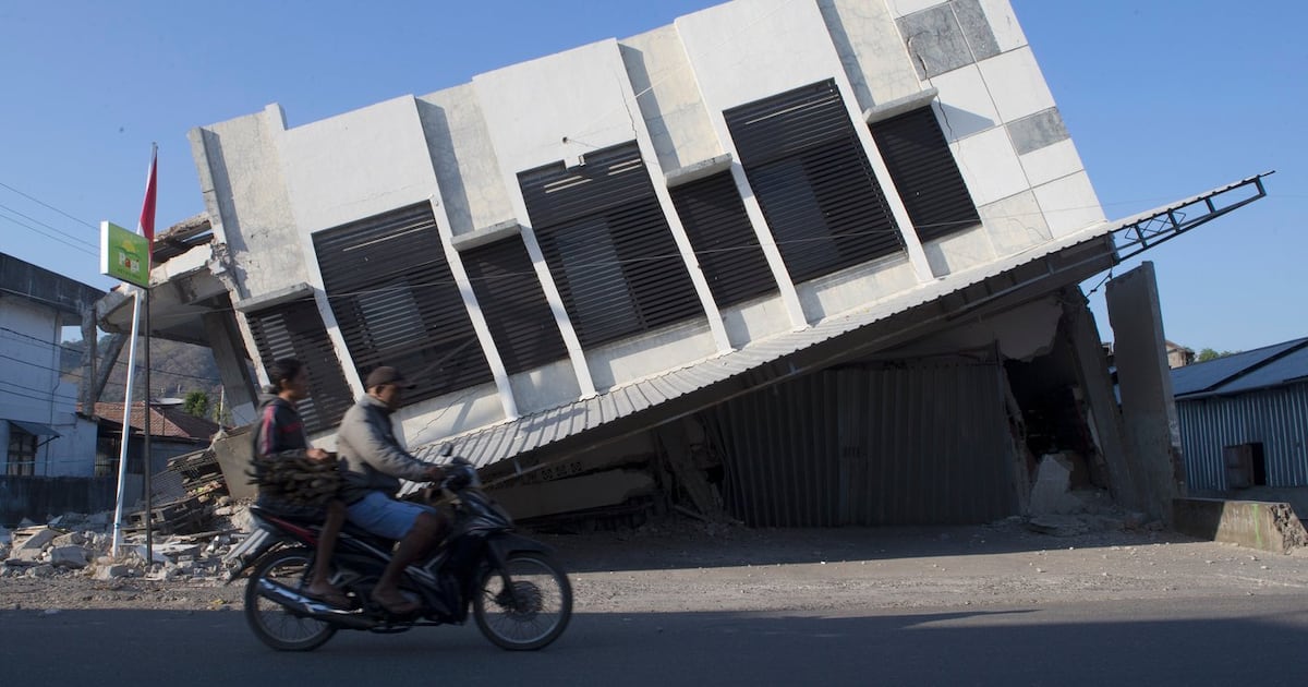 Thousands in Indonesia await aid after quake kills 68, overshadowing ...