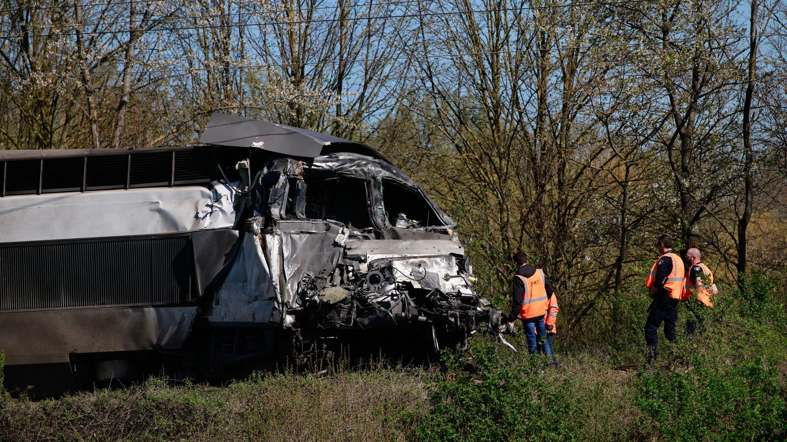 Tgv Driver High-speed train crashes into truck in France, killing TGV driver