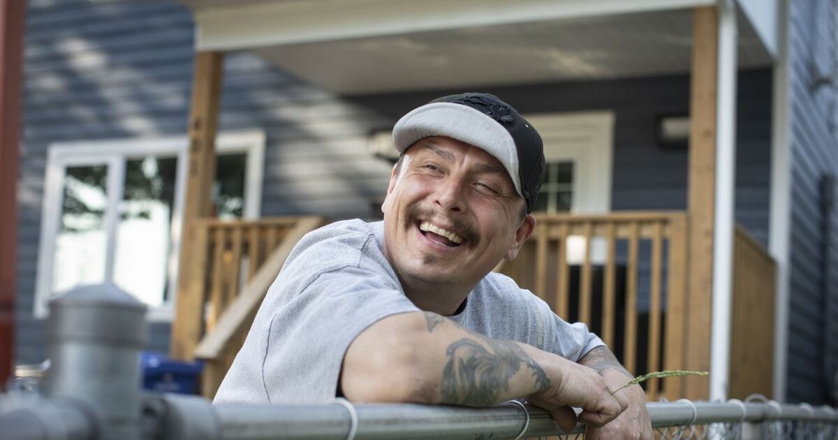 An eroding Winnipeg neighbourhood looks to new foundations