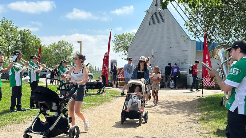 Regina residents show support for Canada’s Gutsy Walk for Crohn’s and Colitis