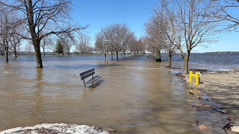 Ottawa River slowly recedes in Ottawa-Gatineau area, but officials warn second peak possible