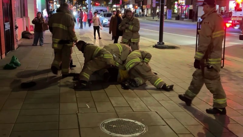 Ottawa firefighters detain suspect following Rideau Street assault