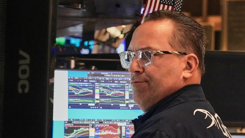 Wall Street hesitates and oil prices climb with uncertainty about the Strait of Hormuz