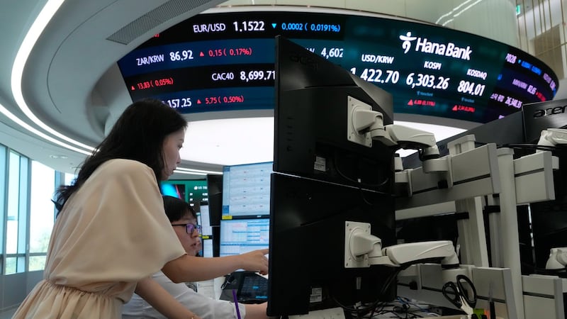 World shares are mixed after U.S. stocks fall back, while oil rebounds